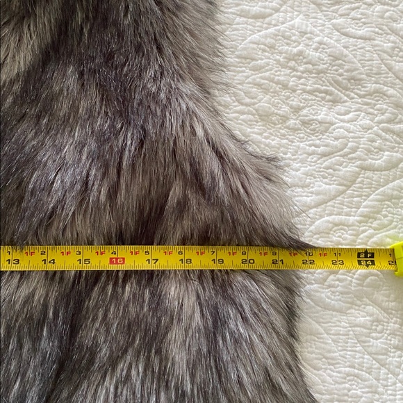 MICHAEL Michael Kors faux fur vest with front hook closures - Picture 6 of 9